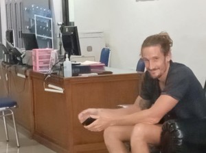 Bule Kanada yang Menari Telanjang di Gunung Batur Segera Dideportasi