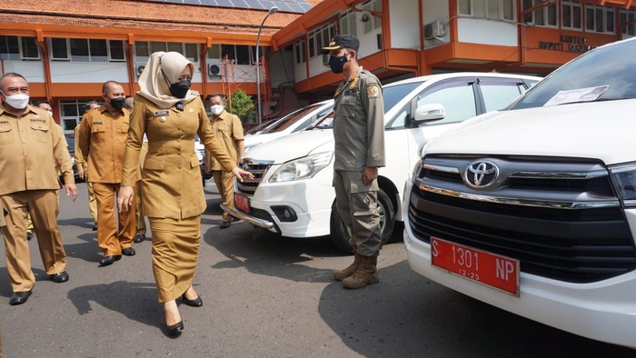 Bupati Mojokerto Cek Mobil Dinas