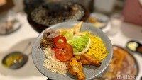 Untuk pilihan nasinyam tentu saja, DIzgara menawarkan varian nasi khas Timur Tengah. Tersedia dua pilihan nasi, yaitu nasi mandhi dan nasi kabsah. Foto: detikcom