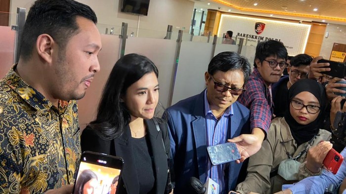 DJ Una selesai diperiksa oleh penyidik Bareskrim Polri terkait kasus trading DNA Pro Akademi