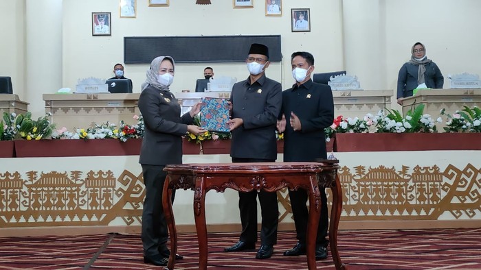 DPRD Kabupaten Tulang Bawang menggelar rapat paripurna penyampaian rekomendasi Laporan Keterangan Pertanggung Jawaban (LKPJ) Bupati Tulang Bawang tahun anggaran 2021.