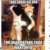 Sebagai teman memang harus saling menguatkan. Yang sabar ya, pasti THR akan datang pada waktunya. Jadi kalau nggak datang-datang, ya berarti belum waktunya. Foto: Instagram