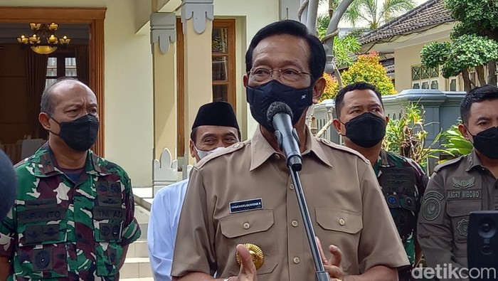 Gubernur DIY Sri Sultan Hamengku Buwono X