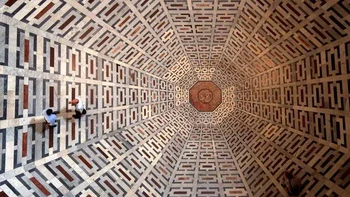 Berada di lorong atau di terowongan? Foto: Reddit