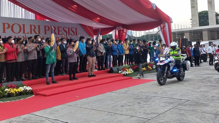 Kapolri Lepas Sekitar 250 Motor untuk Bagikan Sembako di Lapangan Banteng
