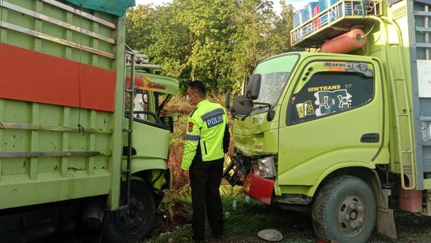 Kecelakaan beruntun 4 unit truk tewaskan 2 orang di Wajo (Dok. Istimewa).
