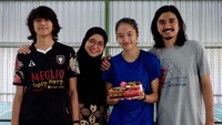 Duta Sheila On 7 kini tengah jadi topik hangat di kalangan warganet karena sikap membuminya. (Foto: Instagram)