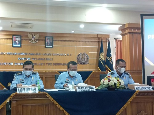 Konferensi pers WN Kanada menari telanjang di Gunung Batur.
