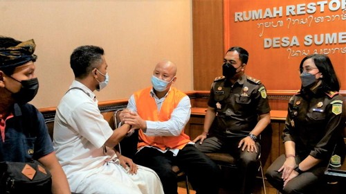 Suasana perdamaian antara pelaku dan korban penganiayaan di Kejari Denpasar