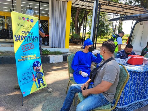 layanan vaksin booster di Bandara El Tari Kupang