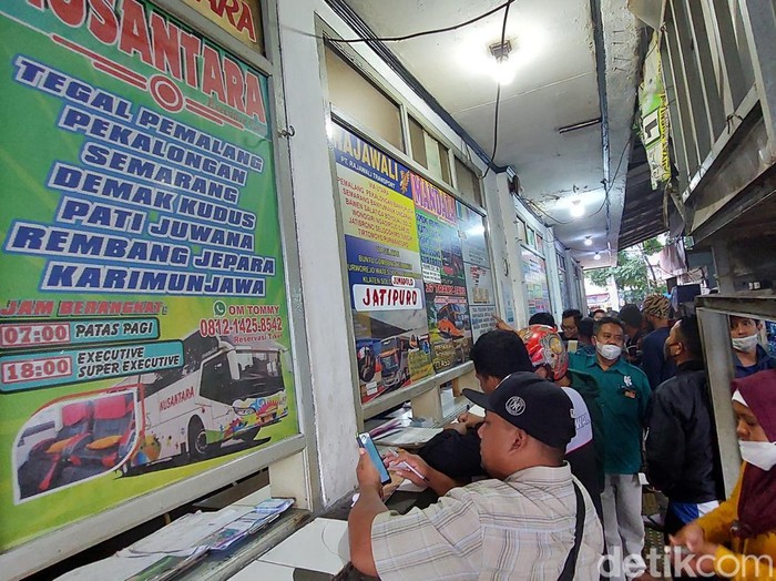 Loket PO bus di Terminal Cicaheum Bandung.
