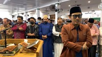 Usai melaksanakan buka puasa, para muslim di Houston, Texas melakukan ibadah salat tarawih dan isya berjamaah dengan khidmat di Masjid Istiqlal Houston. Foto: IAMC