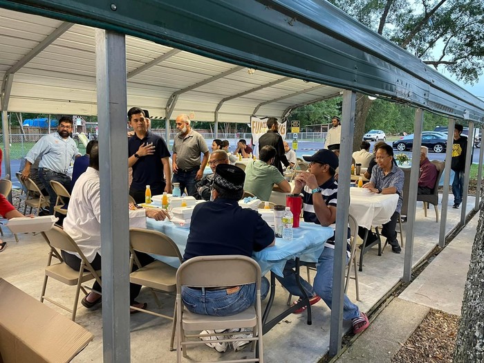 Kegiatan komunitas muslim Indonesia di Masjid Istiqlal Houston, Texas.