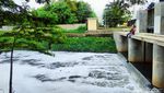 Memancing di Tengah Sungai Penuh Limbah, Bisa Kok!
