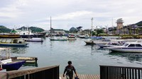 Bagi para wisatawan, selain dapat menikmati pesona alam Labuan Bajo, di Kawasan Pantai Marina ini juga dapat merasakan kegiatan sehari-hari masyarakat setempat.