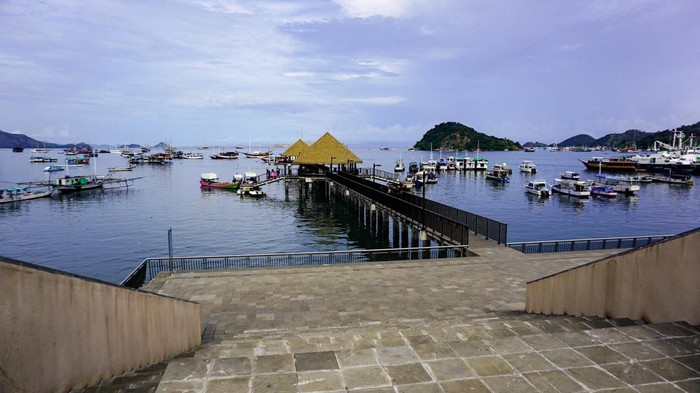 Kawasan Pantai Marina Labuan Bajo, NTT, kini penataan sudah rampung. Wisatawan baik lokal maupun mancanegara mulai berdatangan.