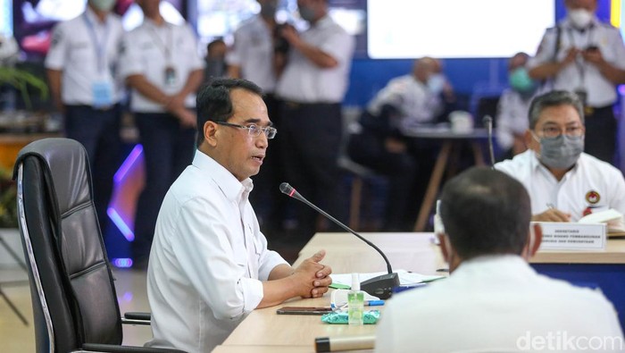 Menteri Perhubungan (Menhub) Budi Karya Sumadi membuka posko angkutan Lebaran. Budi mengingatkan pentingnya komunikasi dan koordinasi dalam penjagaan mudik 2022.