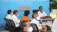 Dia pun meminta seluruh stakeholder agar memberikan informasi terbuka kepada para pemudik. Dia juga meminta seluruh pihak bahu-membahu dalam menyukseskan posko mudik tahun ini.