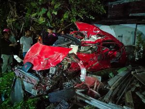 Detik-detik Brio Tertabrak KA Sancaka Tewaskan Tiga Orang di Surabaya