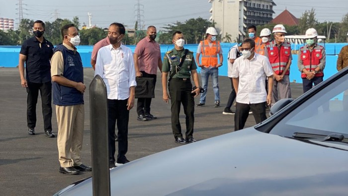 Momen Jokowi Tinjau Sirkuit Formula E