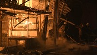 Ikatan Pedagang Pasar Indonesia (IKAPPI) memantau kebakaran di Pasar Gembrong, Jakarta Timur. Mereka mencatat ada 6 kios dan 3 RT yang terdampak dari kebakaran itu. 