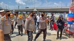 Momen Wakapolri Cek Kesiapan Pos Terpadu Arus Mudik di Cileunyi