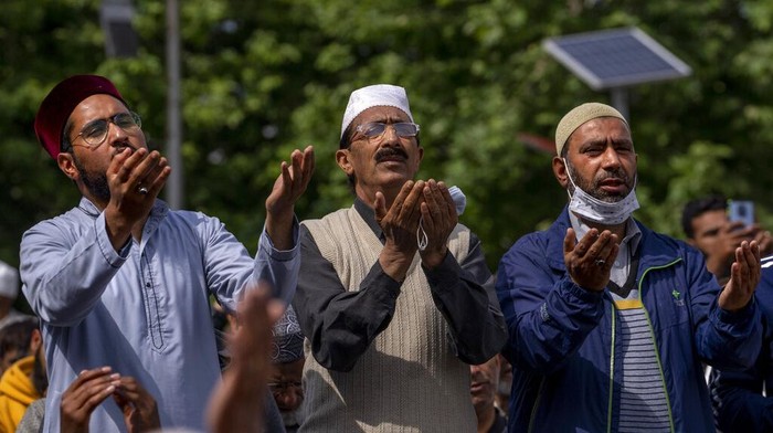 Kashmiri Muslim devotees raise their hands in prayer as a head priest displays a relic of the Prophet Muhammad at the Hazratbal shrine, during the Martyr Day of Hazrat Ali, in Srinagar, Indian controlled Kashmir, Saturday, April 23, 2022. Muslims across the world are observing the holy fasting month of Ramadan, when devout refrain from eating, drinking and smoking from dawn to dusk. (AP Photo/Dar Yasin)