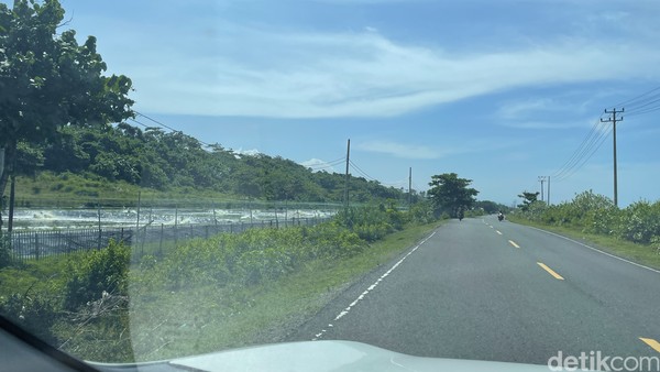 Pada perjalanan mudik tak biasa Jalur Pansela hari kedua dari Sindangbarang menuju Pangandaran, Minggu (24/4/2022) ini, kami menghabiskan waktu selama kurang lebih 7 jam karena berhenti di beberapa destinasi wisata. Pada perjalanan mudik tak biasa Jalur Pansela hari kedua dari Sindangbarang menuju Pangandaran, Minggu (24/4/2022) ini, kami menghabiskan waktu selama kurang lebih 7 jam karena berhenti di beberapa destinasi wisata.