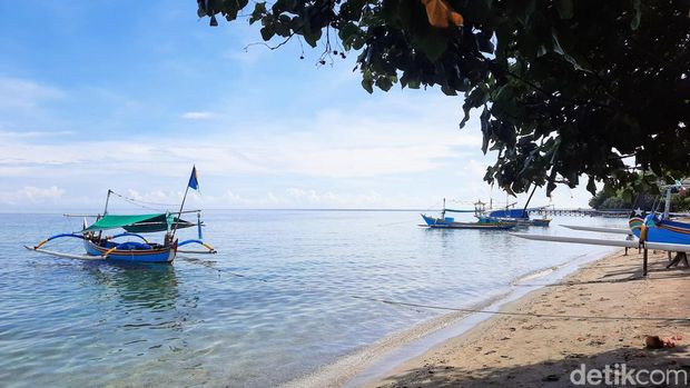 Pantai Pasir Putih SItubondo