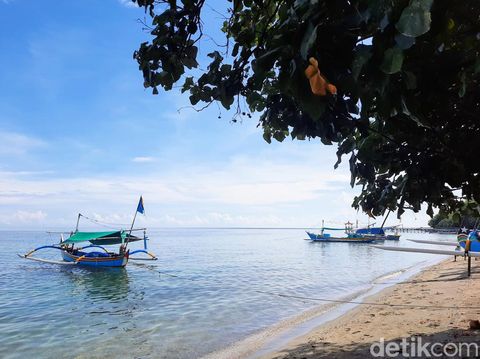Pantai Pasir Putih SItubondo