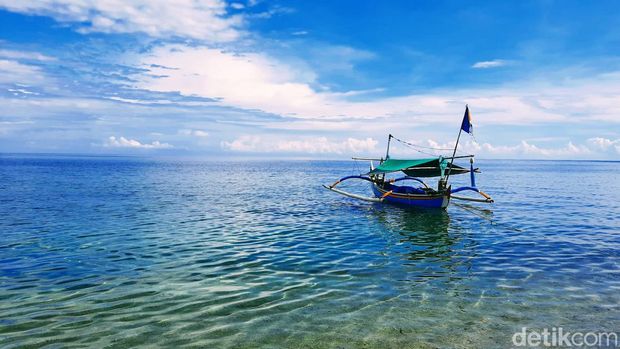 Pantai Pasir Putih SItubondo