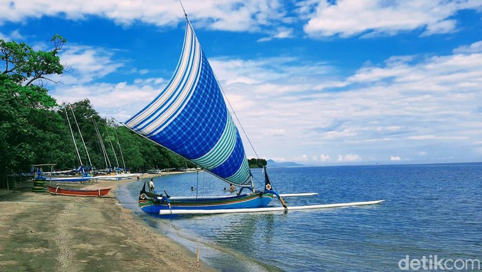 Pantai Pasir Putih SItubondo