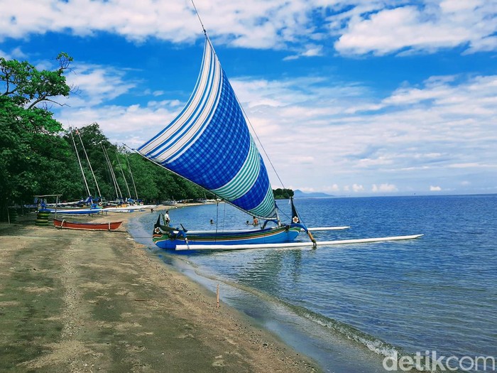 Pantai Pasir Putih SItubondo