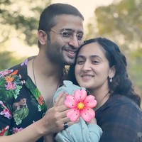 Pemain Mahabharata Shaheer Sheikh dua tahun lalu menikahi Ruchikaa Kapoor. Mantan pacar Ayu Ting Ting tersebut diketahui beragama Islam sedangkan Ruchika beragama Hindu. Sudah memiliki satu anak, pasangan tersebut masih terlihat kompak meski berbeda keyakinan. Foto: Instagram
