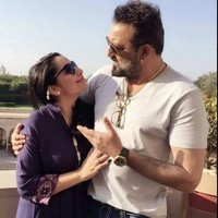 Sanjay Dutt dan Maanayata Dutt adalah salah satu pasangan Bollywood beda keyakinan yang langgeng hingga sekarang. Sanjay adalah seorang pemeluk agama Hindu dan istrinya beragama Islam. Pasangan yang dikaruniai anak kembar itu terlihat saling melengkapi. Foto: Instagram