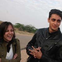 Aktor lain yang menjalani bulan puasa dan melewati Hari Lebaran dengan pasangan berbeda keyakinan adalah Imran Khan. Suami Avantika Malik tersebut tampak harmonis di tengah perbedaan dan sering menunjukkan kasih sayang di media sosial. Foto: Instagram