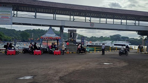 Kondisi Pelabuhan Padangbai, Kecamatan Manggis, Karangasem H-8 Lebaran 2022