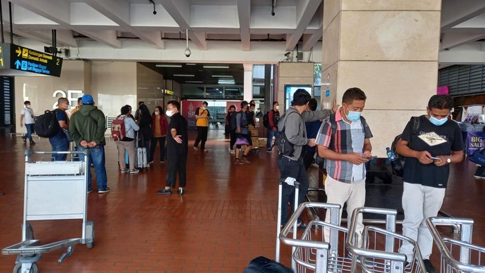 Pemudik mulai berdatangan ke Terminal 2 Bandara Soetta pagi ini (Khairul/detikcom)