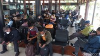 Untuk mengantisipasi lonjakan penumpang, telah dilakukan optimalisasi operasional bandara dari sebelumnya 12 jam menjadi 18 sampai 24 jam.