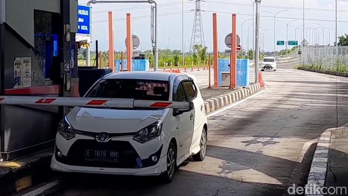 Salah satu gerbang tol di Brebes, Jawa Tengah.