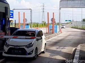 Puluhan Ribu Kendaraan Pemudik  Masuk Jateng Lewat Tol Brebes