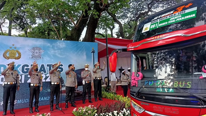 Polda Metro melepas mudik gratis di GBK