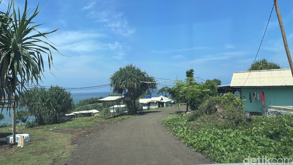 Pantai Puncak Guha Bungbulang, Garut secara administratif berada di Desa Sinarjaya, kecamatan Bungbulang. Tempat wisata ini masih berupa wisata rakyat dan belum dikelola oleh pemerintah. Pantai Puncak Guha Bungbulang, Garut secara administratif berada di Desa Sinarjaya, kecamatan Bungbulang. Tempat wisata ini masih berupa wisata rakyat dan belum dikelola oleh pemerintah.