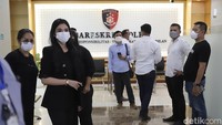 DJ Una akan diperiksa sebagai saksi terkait kasus robot trading DNA Pro. Foto: Palevi/detikHOT