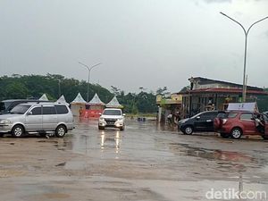 Hati-hati Genangan Lur! Tol Pekalongan Hujan Sore Ini