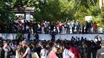Berani! Ribuan Mahasiswa Kepung Rumah PM Sri Lanka