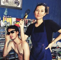 Sebagai pemusik, Eross punya tempat khusus untuk menyimpan koleksi CD. Semuanya tertata rapi di satu rak. (Foto: Instagram/@erosscandra)