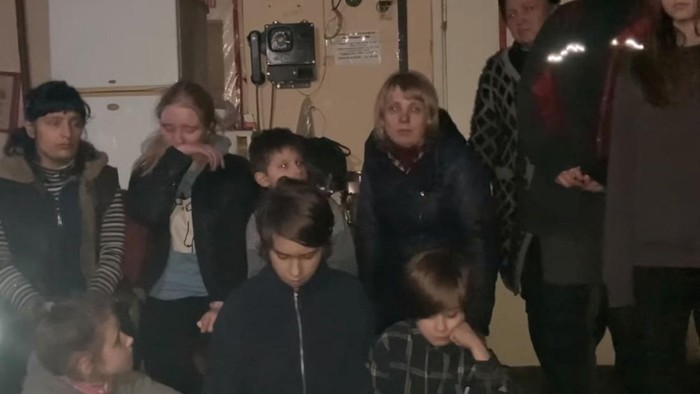 Pabrik baja Azovstal jadi tempat berlindung tentara dan warga sipil Ukraina di tengah gempuran Rusia di Mariupol. Begini kondisi di dalam pabrik baja tersebut.