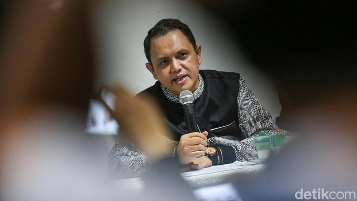 Sejumlah advokat yang berasal dari PERADI Jakarta Barat memberikan pernyataan somasi terbuka terhadap Hotman Paris, Jakarta, Senin (25/4/2022).