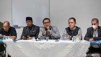 Sedangkan Anggaran Dasar yang diputuskan dalam Munas adalah tetap sah karena tidak termasuk Anggaran Dasar yang di batalkan oleh Putusan MA tersebut, karena memang Anggaran Dasar hasil perubahan Munas Peradi tahun 2020 tidak pernah digugat, sehingga tidak ada dalam amar Putasan Mahkamah Agung No: 997K/pdt/2022.